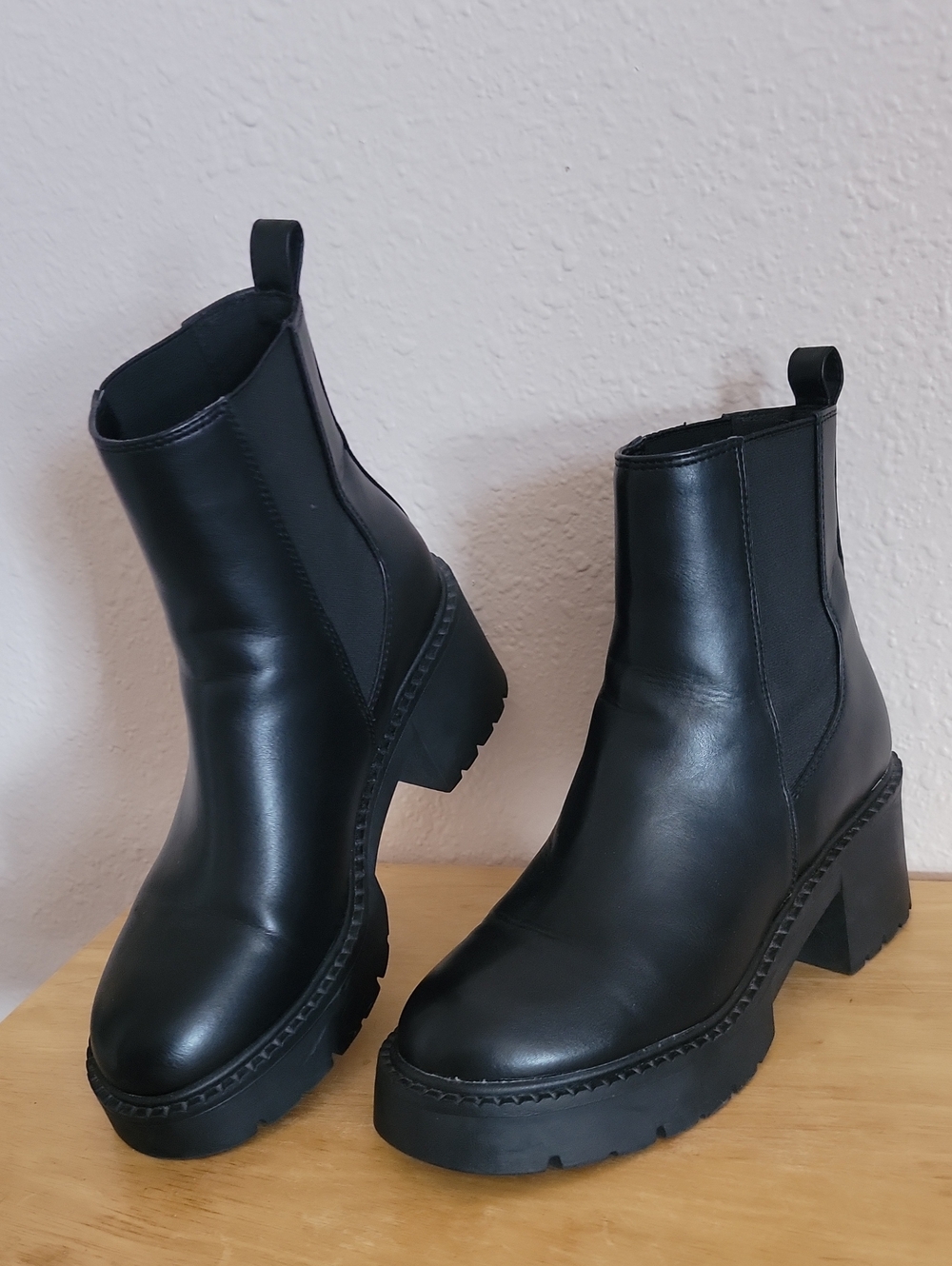 Madden Girl Black Leather Chunky Platform Chelsea Boots 90s Goth Y2k Alternative